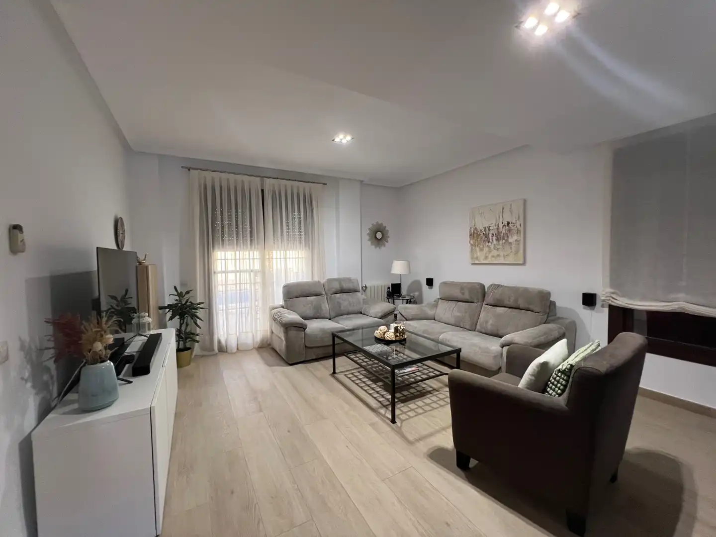 Sala d'estar de Casa adosada en venda en Espartinas amb Aire condicionat, Calefacció i Jardí privat