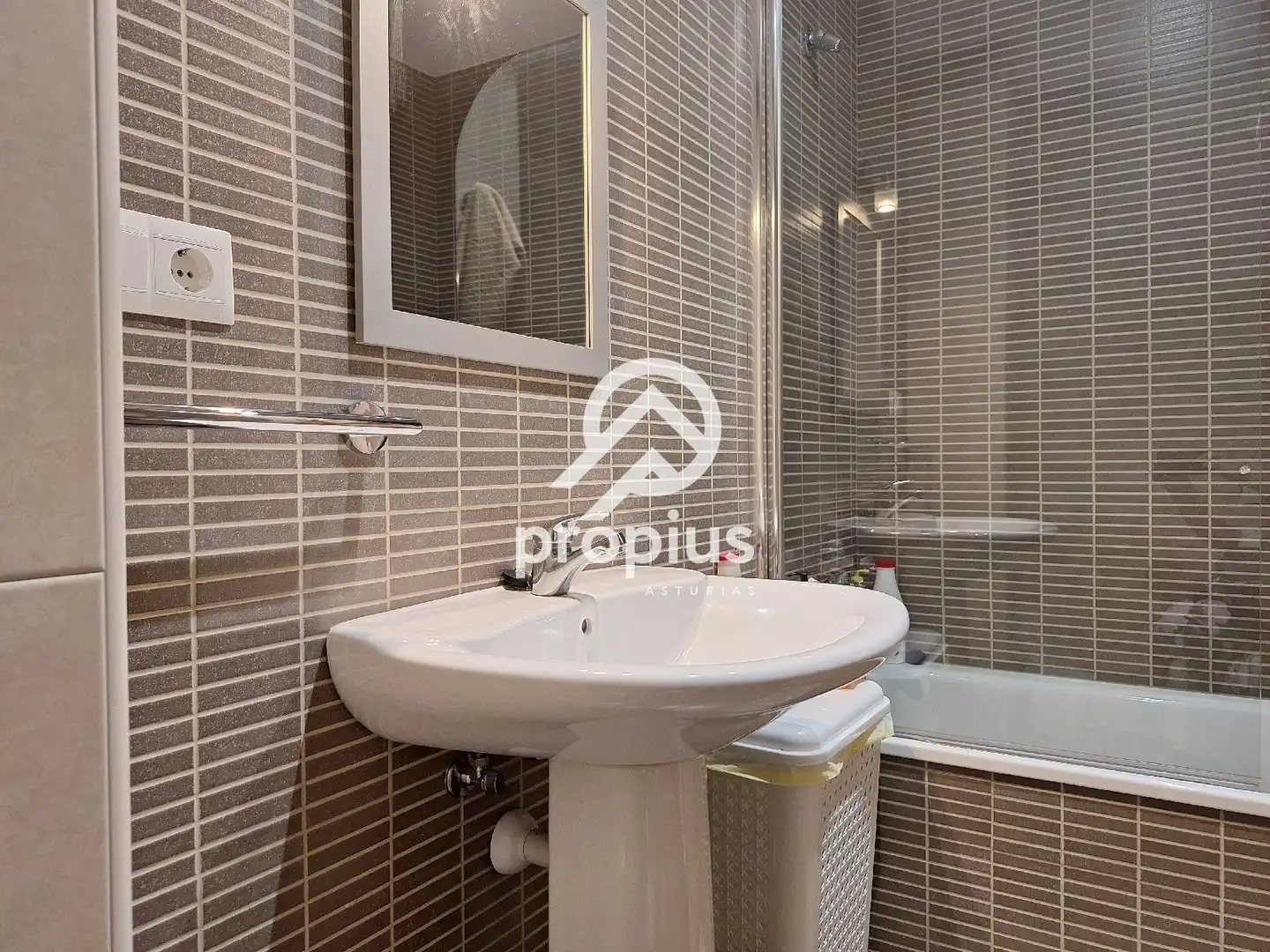 Bathroom of Flat for sale in Parres  with Heating, Storage room and Furnished