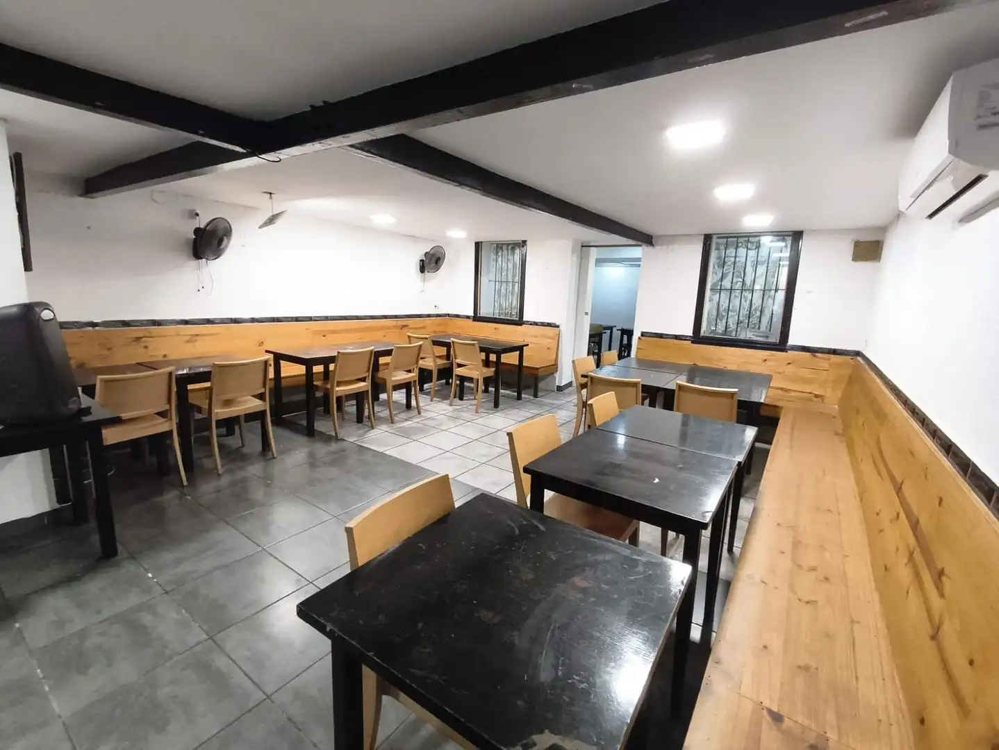 Business premises for transfer in Sants - Montjuïc, imagen 9