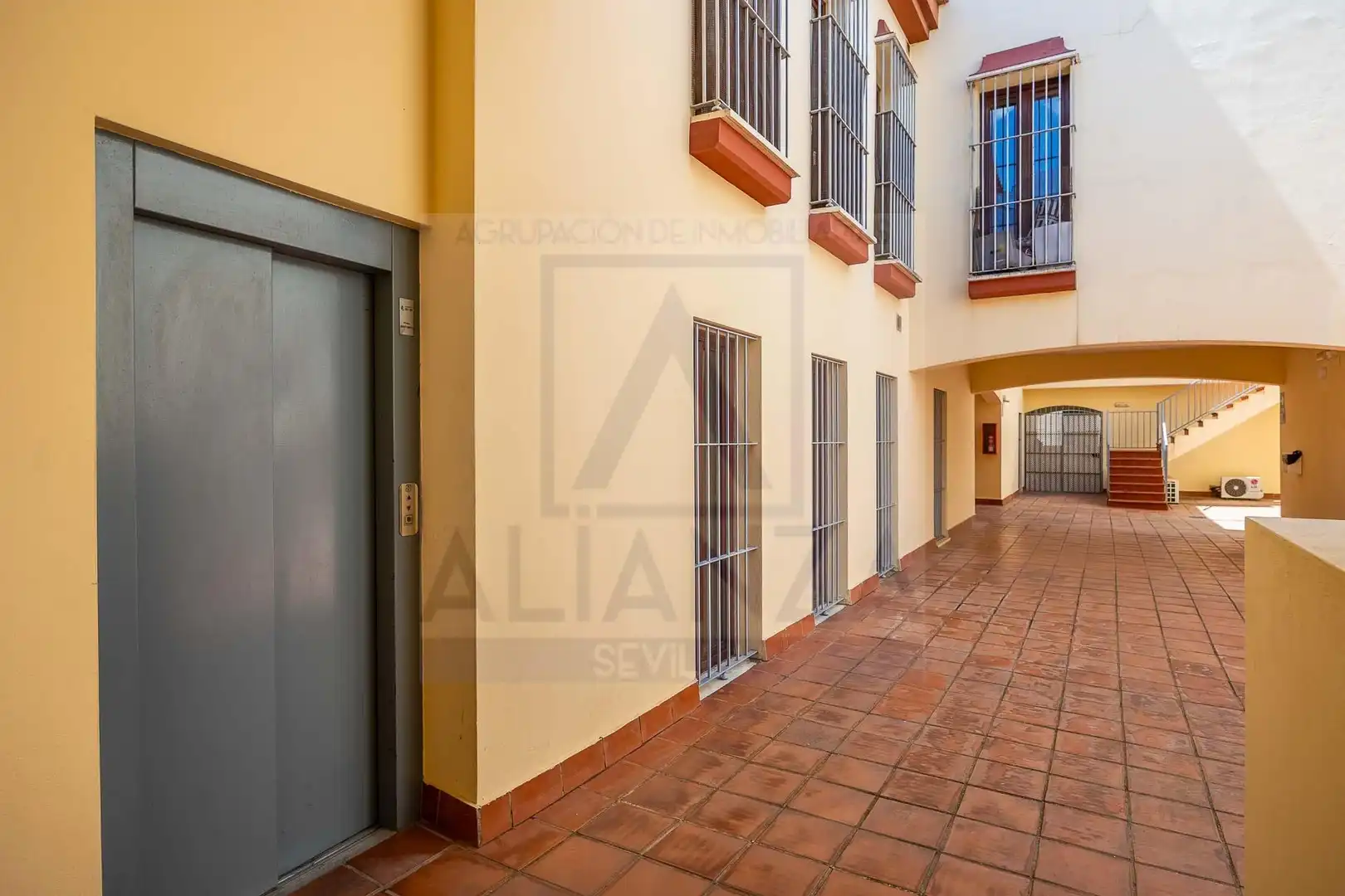 Maisonette zum Verkauf in Gines mit Klimaanlage, Terrasse und Abstellraum
