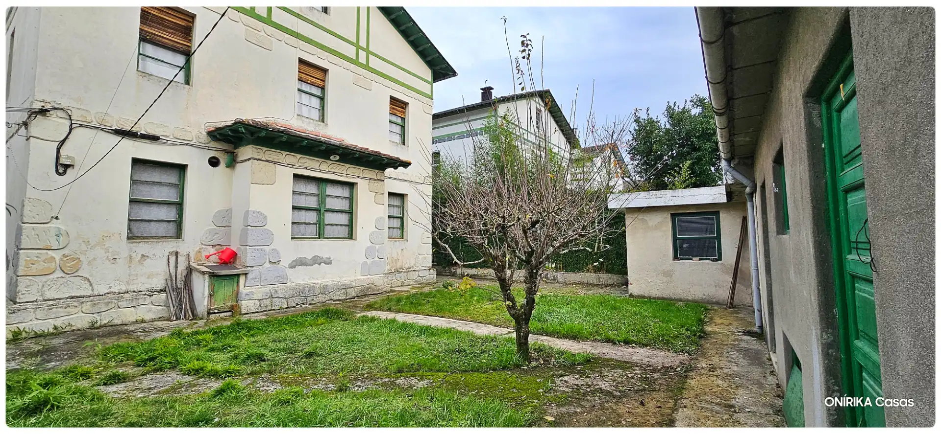 Vista exterior de Casa o xalet en venda en Lugo amb Jardí privat, Parquet i Traster