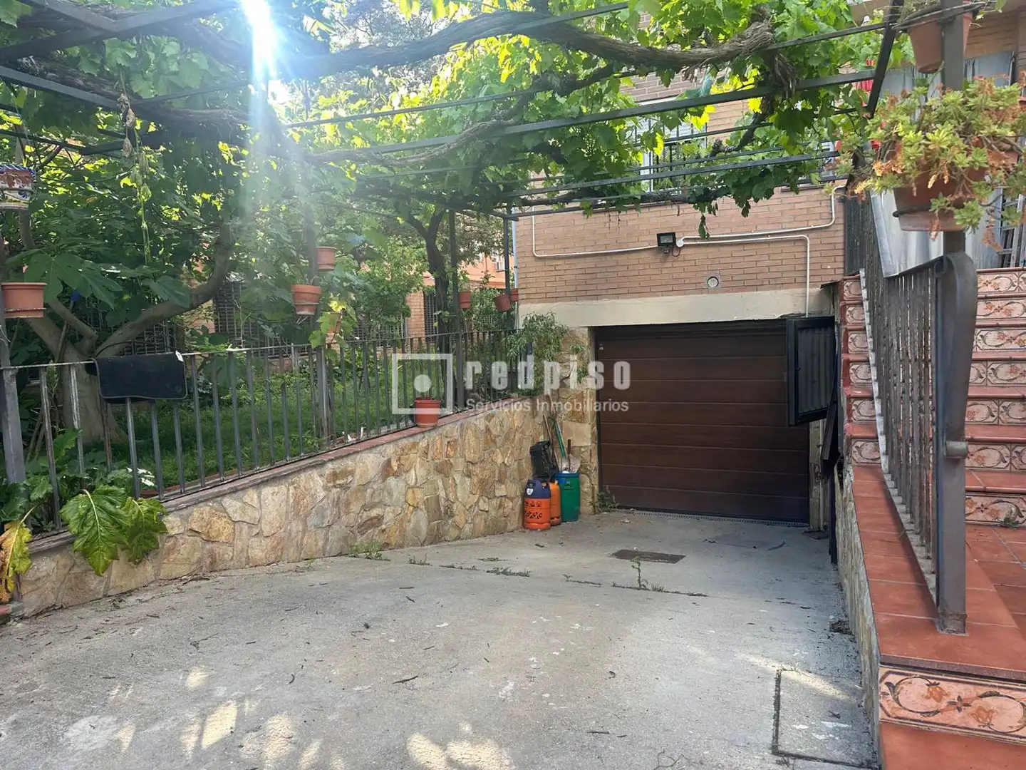 Vista exterior de Casa o xalet en venda en Azuqueca de Henares amb Aire condicionat, Calefacció i Jardí privat
