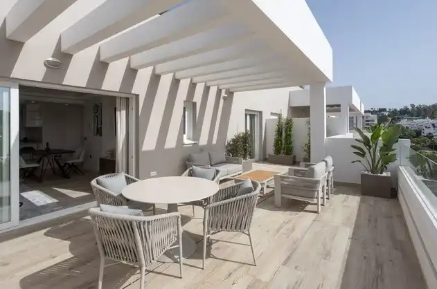 Terraza de Ático en venta en Marbella con Aire acondicionado, Calefacción y Jardín privado