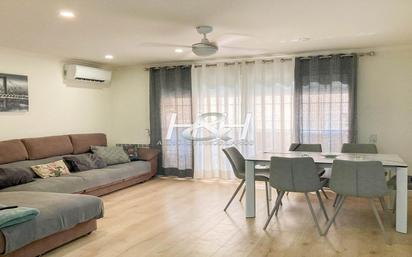Living room of Flat for sale in Aldaia  with Air Conditioner and Balcony