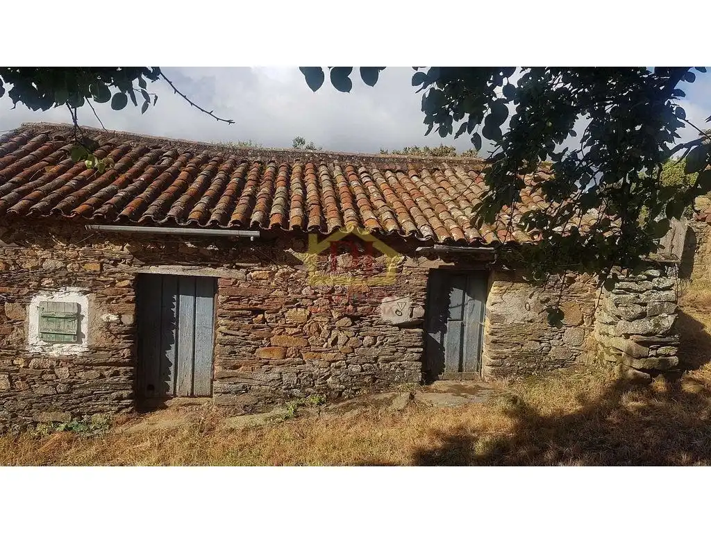 Vista exterior de Casa o xalet en venda en Membribe de la Sierra amb Jardí privat i Terrassa
