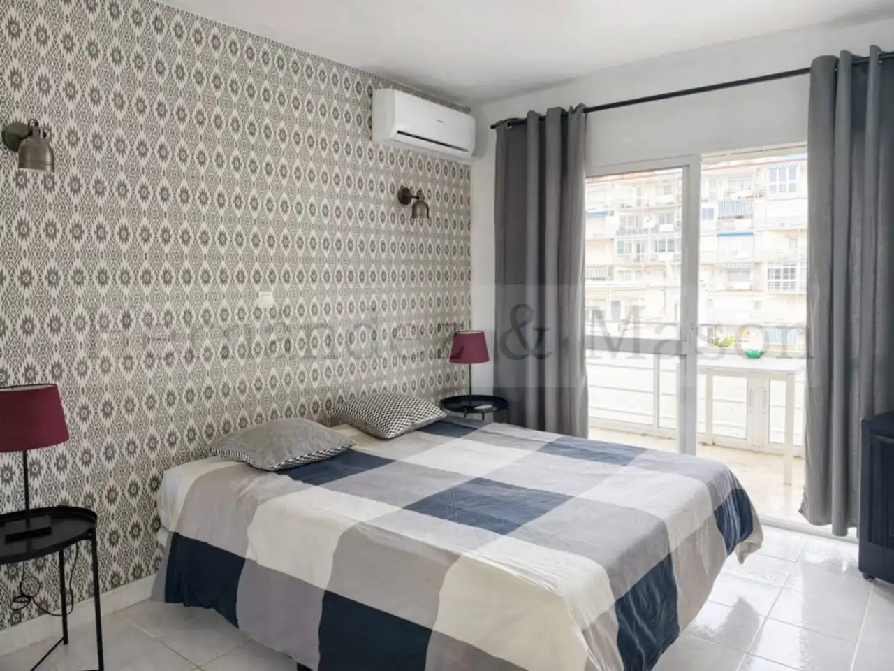 Dormitori de Apartament en venda en Benalmádena amb Aire condicionat, Terrassa i Moblat