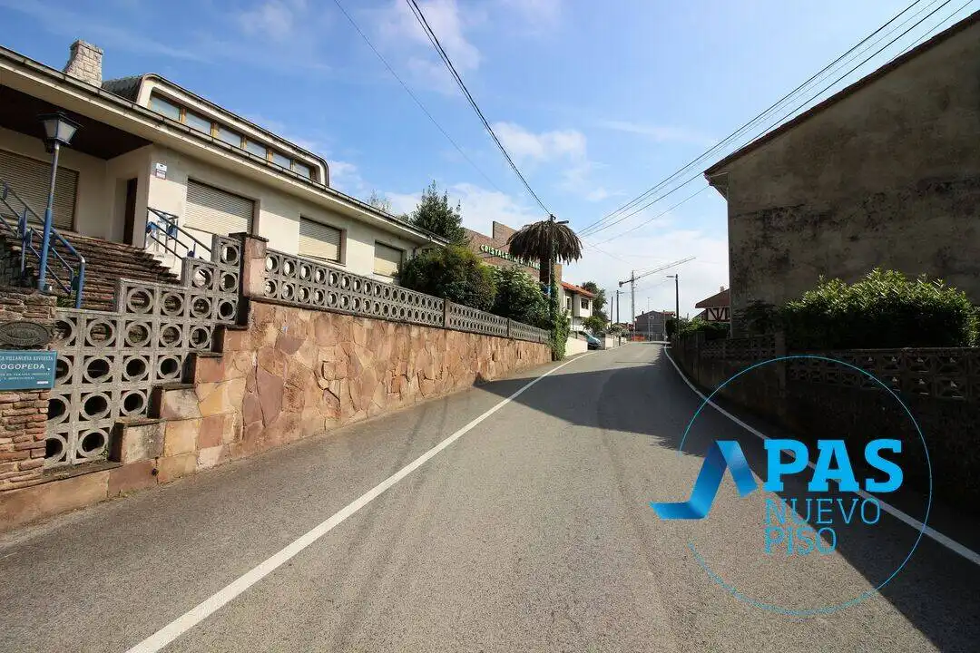 Vista exterior de Casa o xalet en venda en Santander amb Calefacció, Jardí privat i Traster