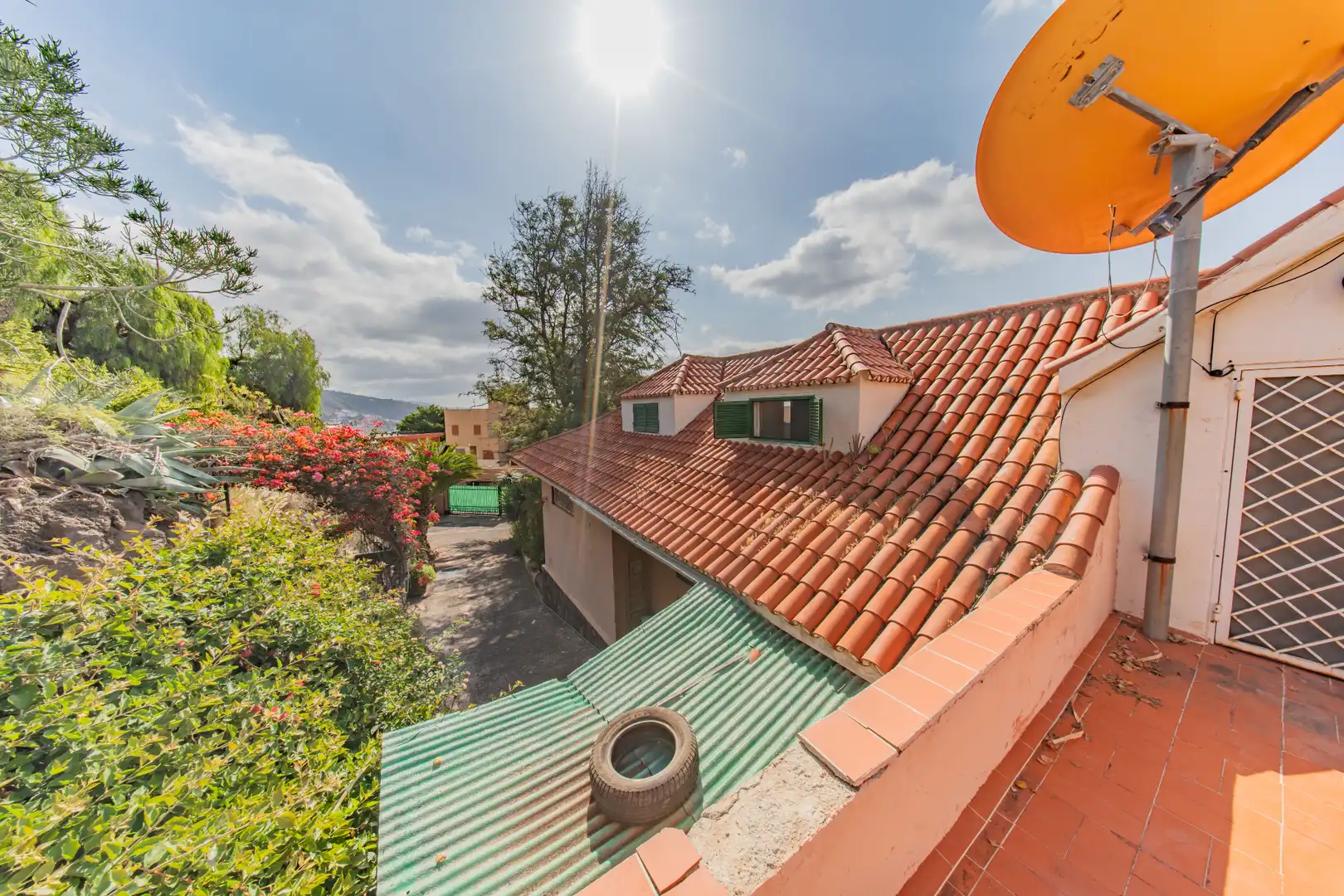 Vista exterior de Casa o xalet en venda en Santa Cruz de Tenerife amb Jardí privat, Terrassa i Piscina