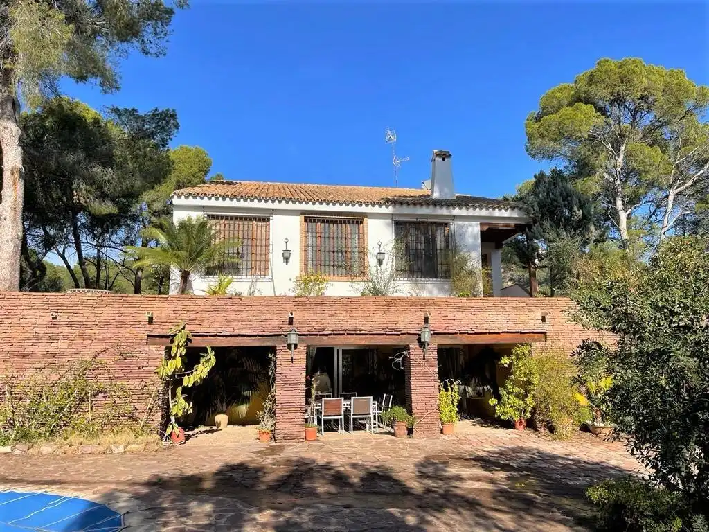 Außenansicht von Haus oder Chalet zum Verkauf in Náquera mit Klimaanlage, Heizung und Privatgarten