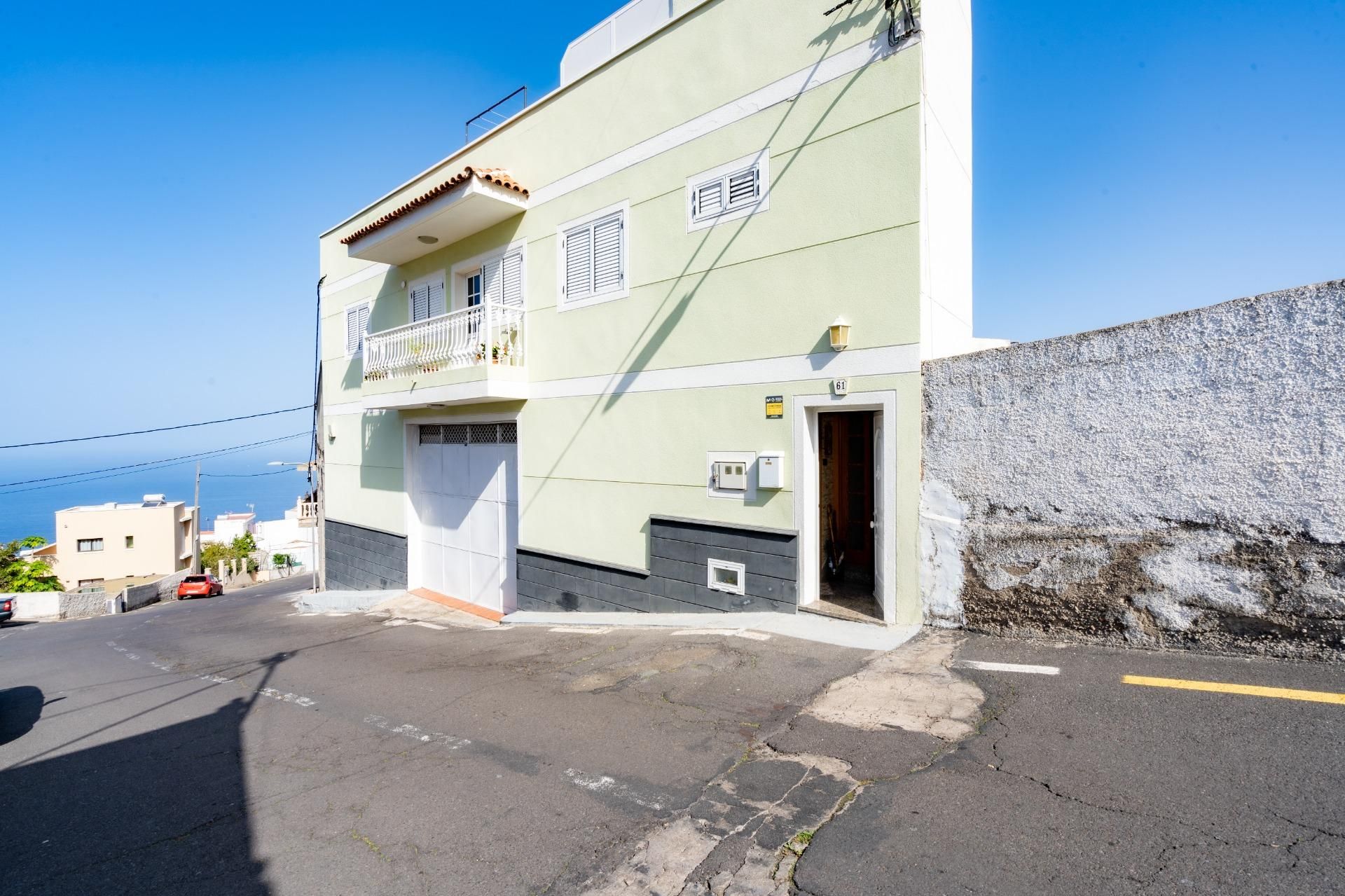 Exterior view of House or chalet for sale in Icod de los Vinos  with Private garden, Terrace and Balcony