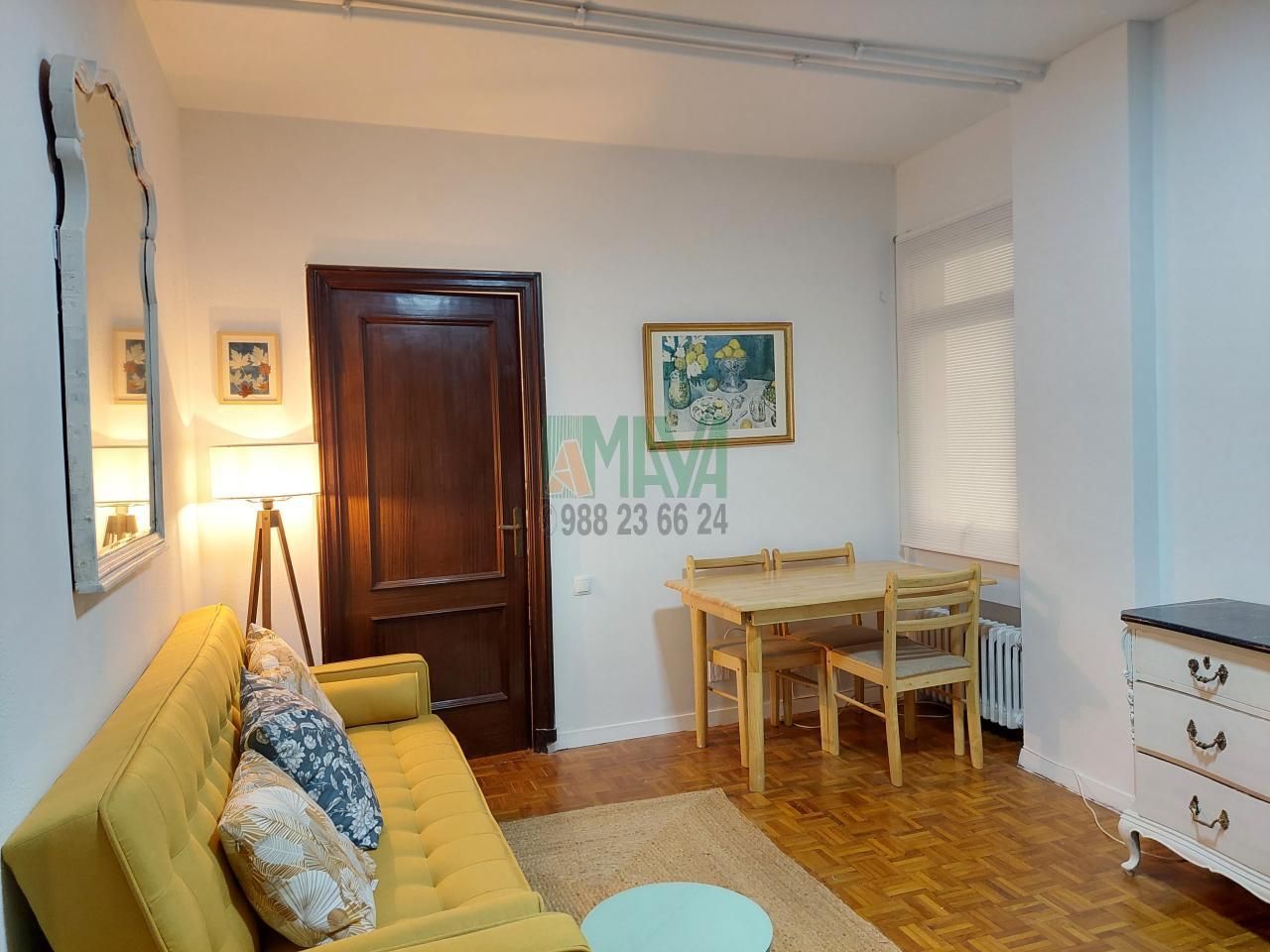 Sala d'estar de Apartament de lloguer en Ourense Capital  amb Calefacció, Parquet i Moblat