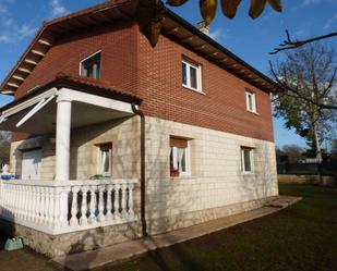 Vista exterior de Casa o xalet en venda en Valle de Losa amb Calefacció i Piscina