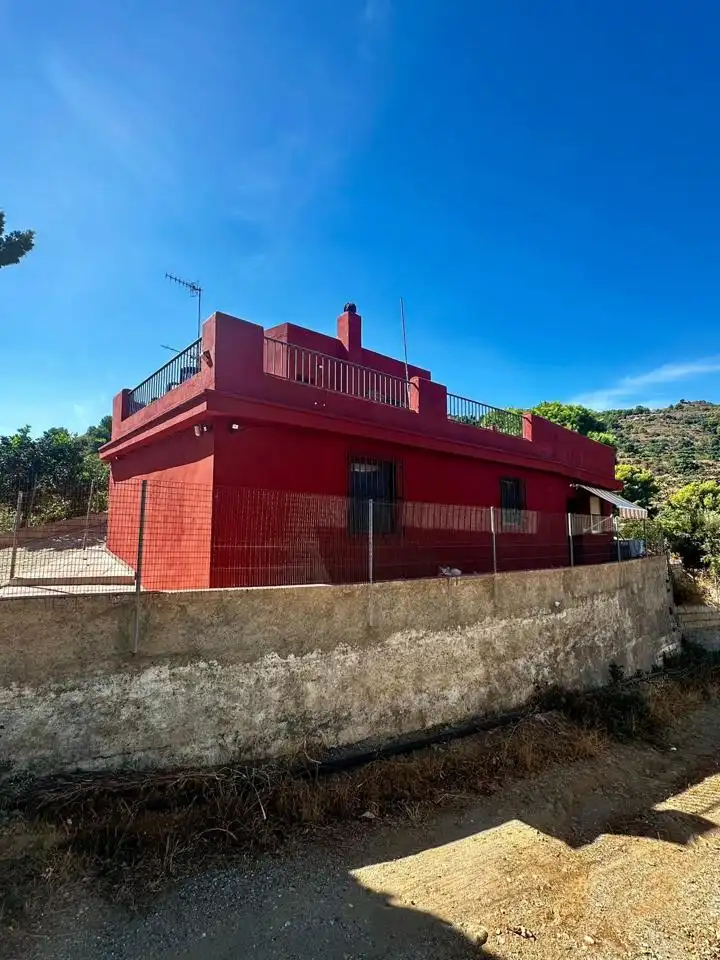 Country house with garden for sale in Camino de Cantalobos
