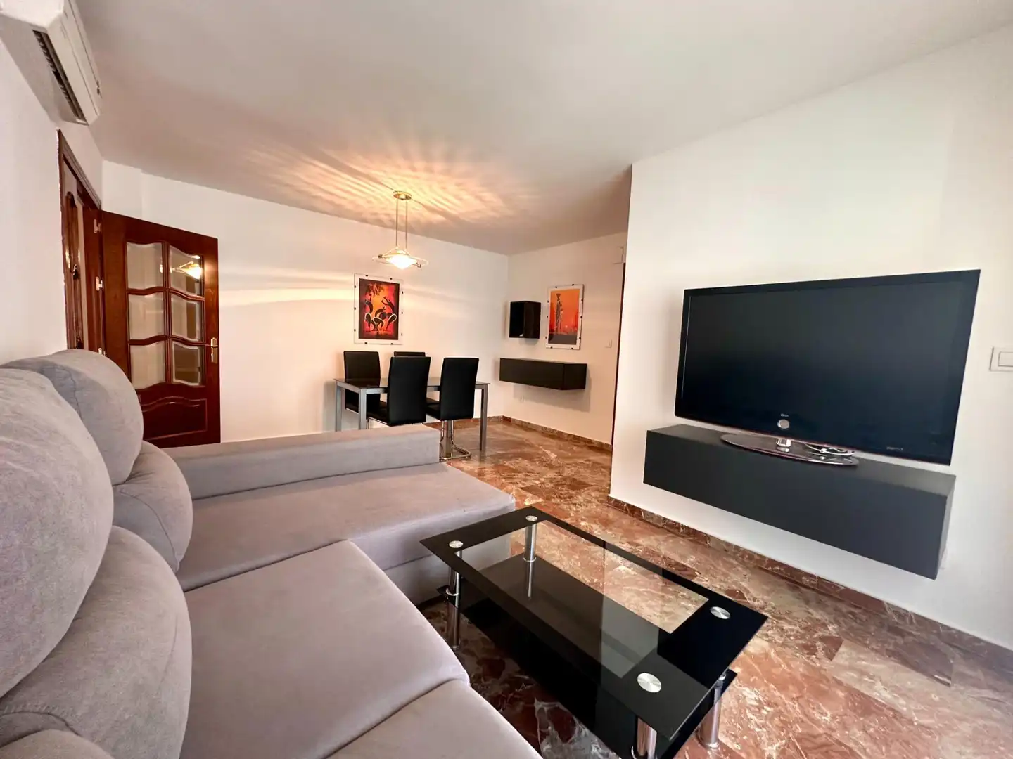 Living room of Flat for rent in Granada  with Air Conditioner, Heating and Terrace