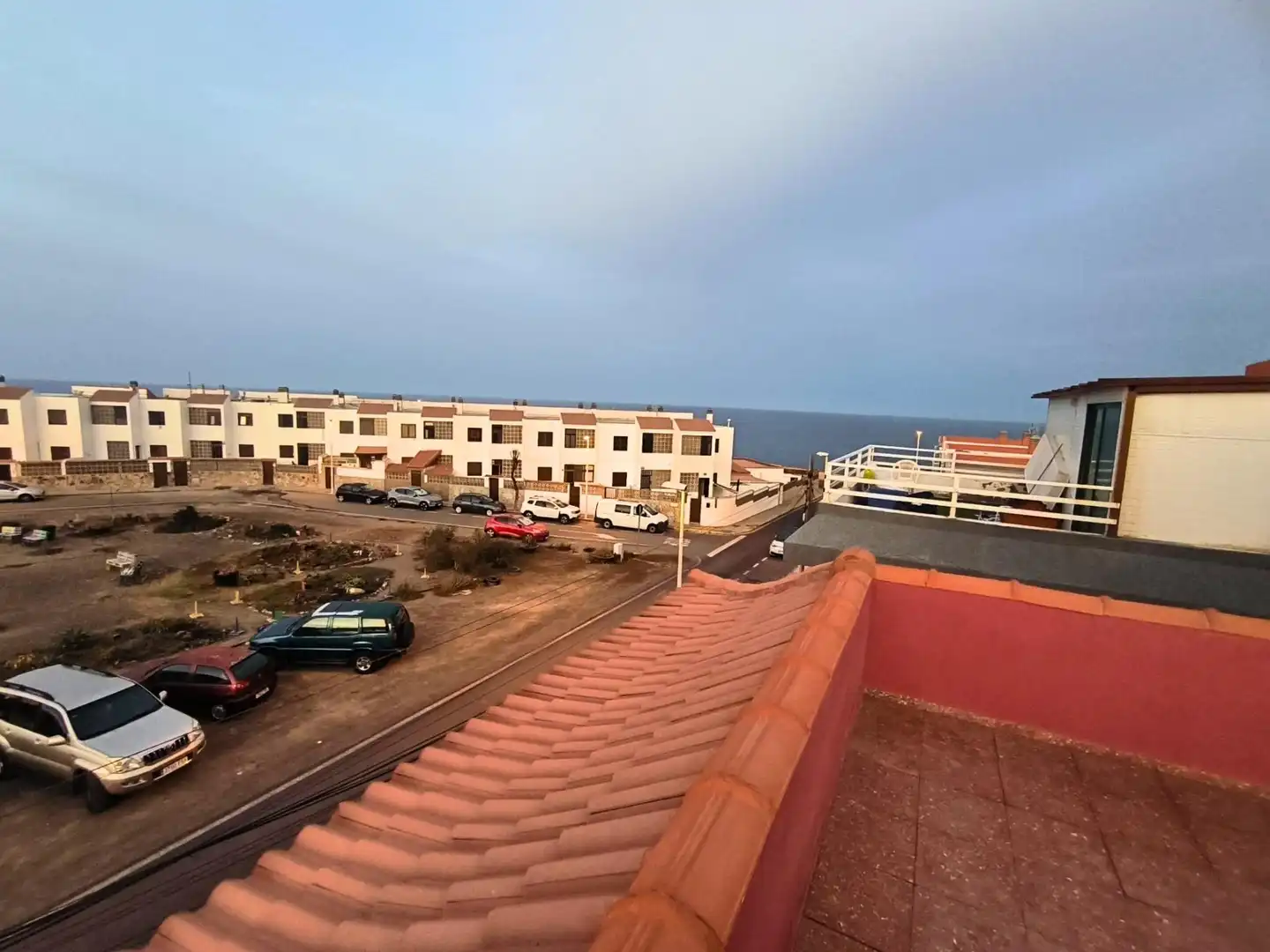 Vista exterior de Casa o xalet en venda en Telde amb Aire condicionat, Terrassa i Balcó
