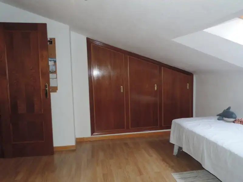 Habitación de Dúplex en venta en Guadalajara con Aire acondicionado, Calefacción y Trastero