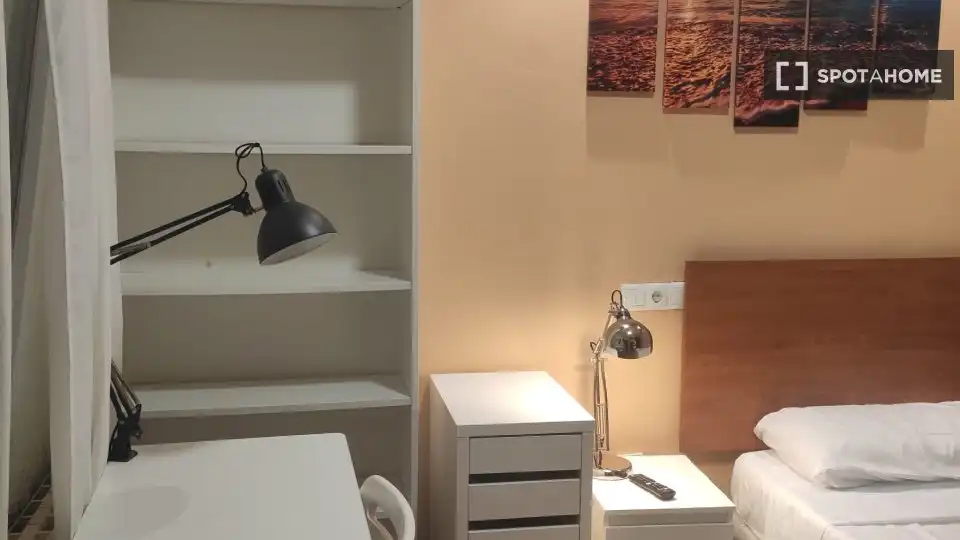 Bedroom of Flat for rent in Madrid  with Air Conditioner, Heating and Furnished