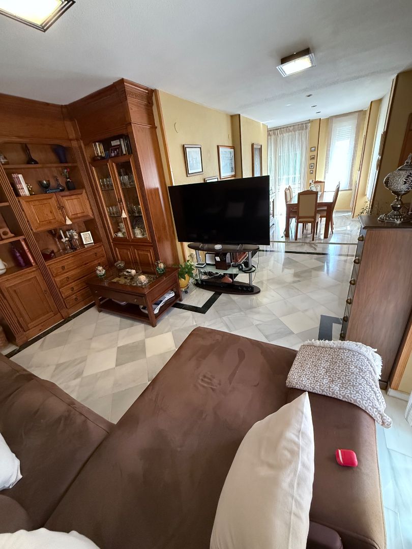 Sala d'estar de Pis en venda en Alcalá la Real amb Aire condicionat, Calefacció i Moblat