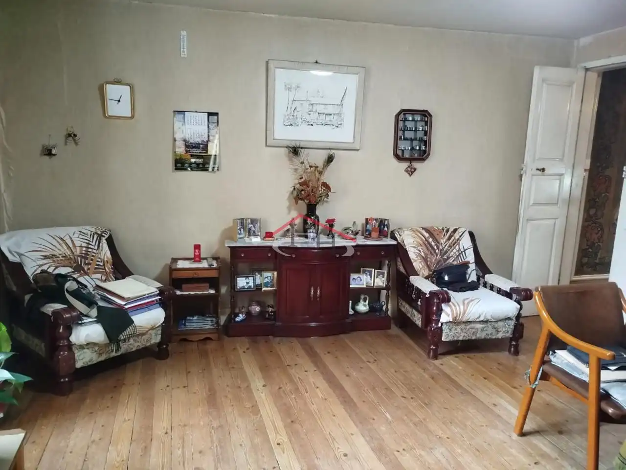 Sala d'estar de Casa o xalet en venda en León Capital  amb Calefacció, Jardí privat i Traster