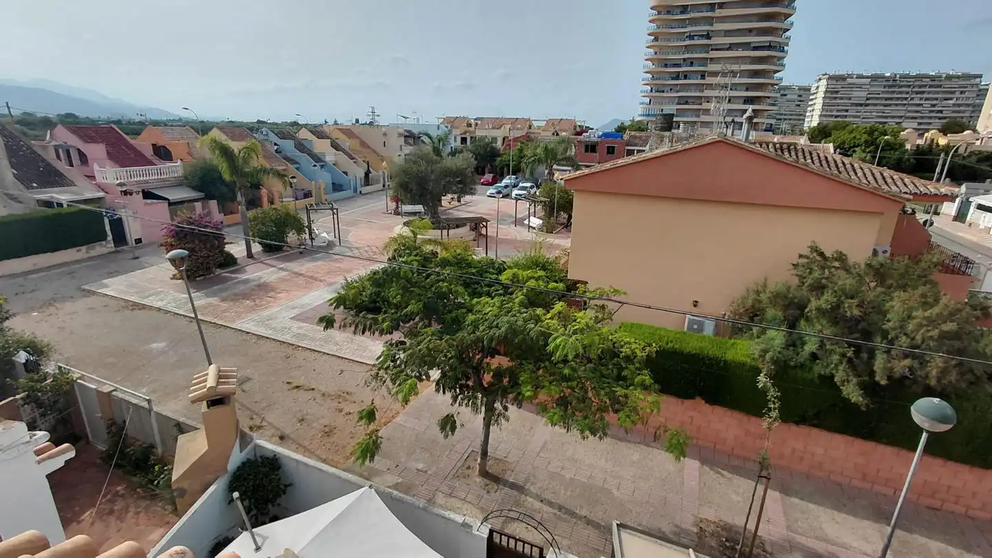 Vista exterior de Casa o chalet en venta en Tavernes de la Valldigna con Calefacción, Terraza y Amueblado