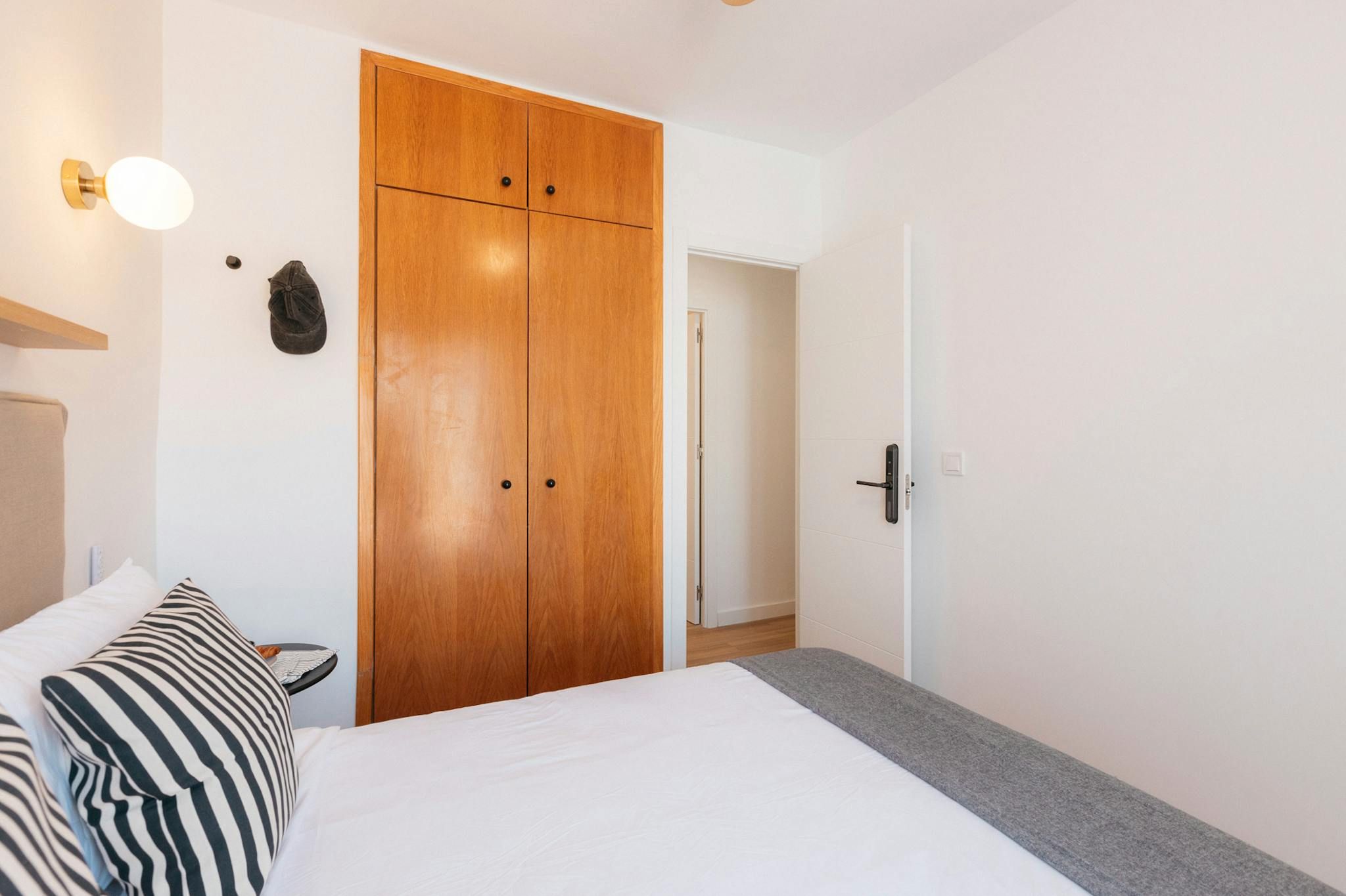 Bedroom of Flat to share in  Valencia Capital  with Furnished and Internet