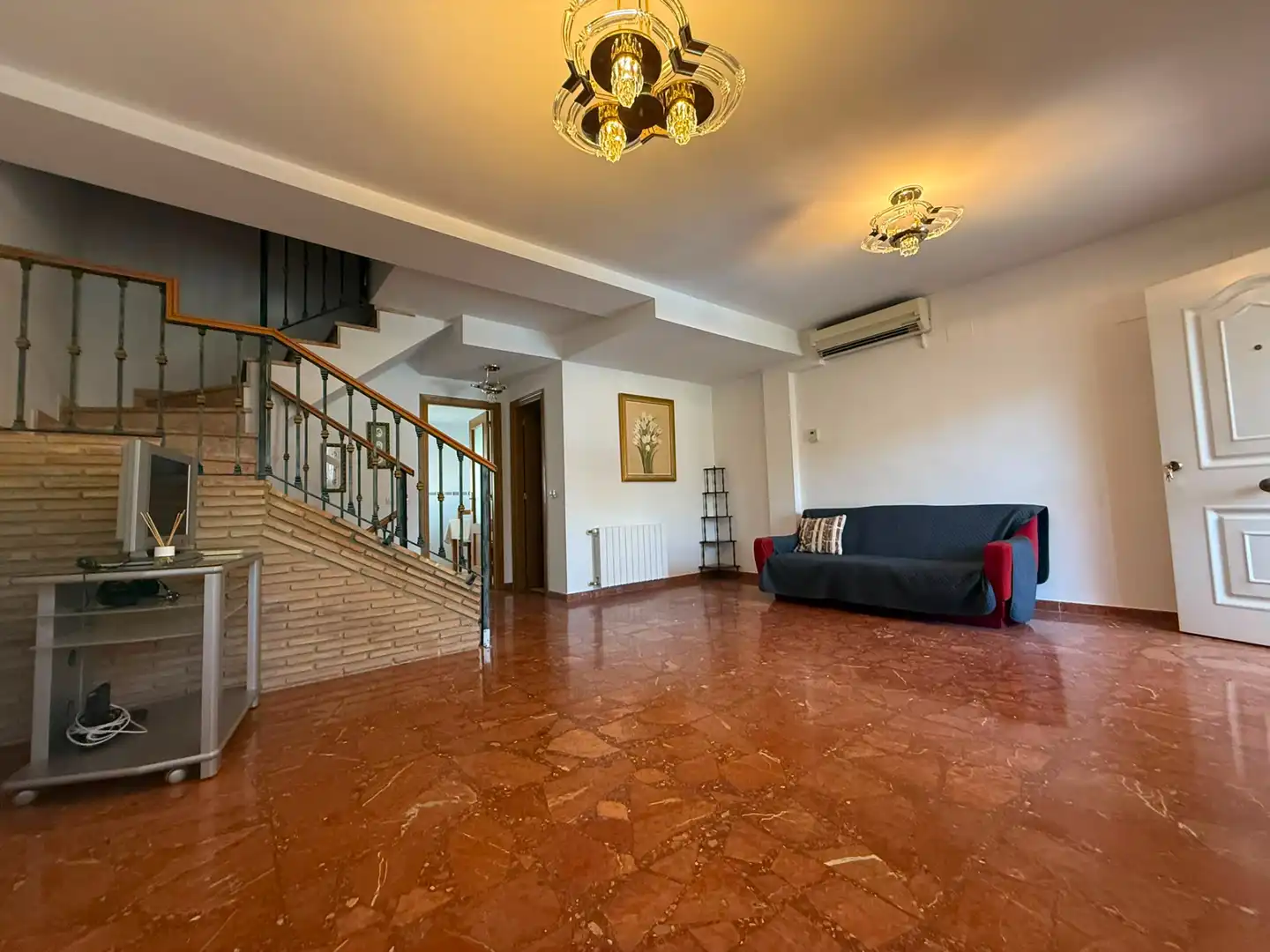 Sala d'estar de Casa o xalet en venda en La Pobla de Vallbona amb Aire condicionat, Calefacció i Jardí privat