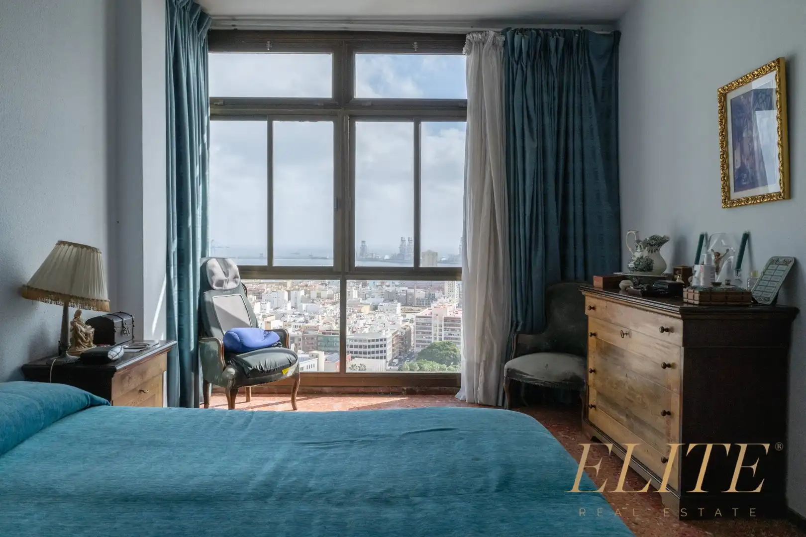 Dormitori de Casa o xalet en venda en Las Palmas de Gran Canaria amb Terrassa, Piscina i Moblat