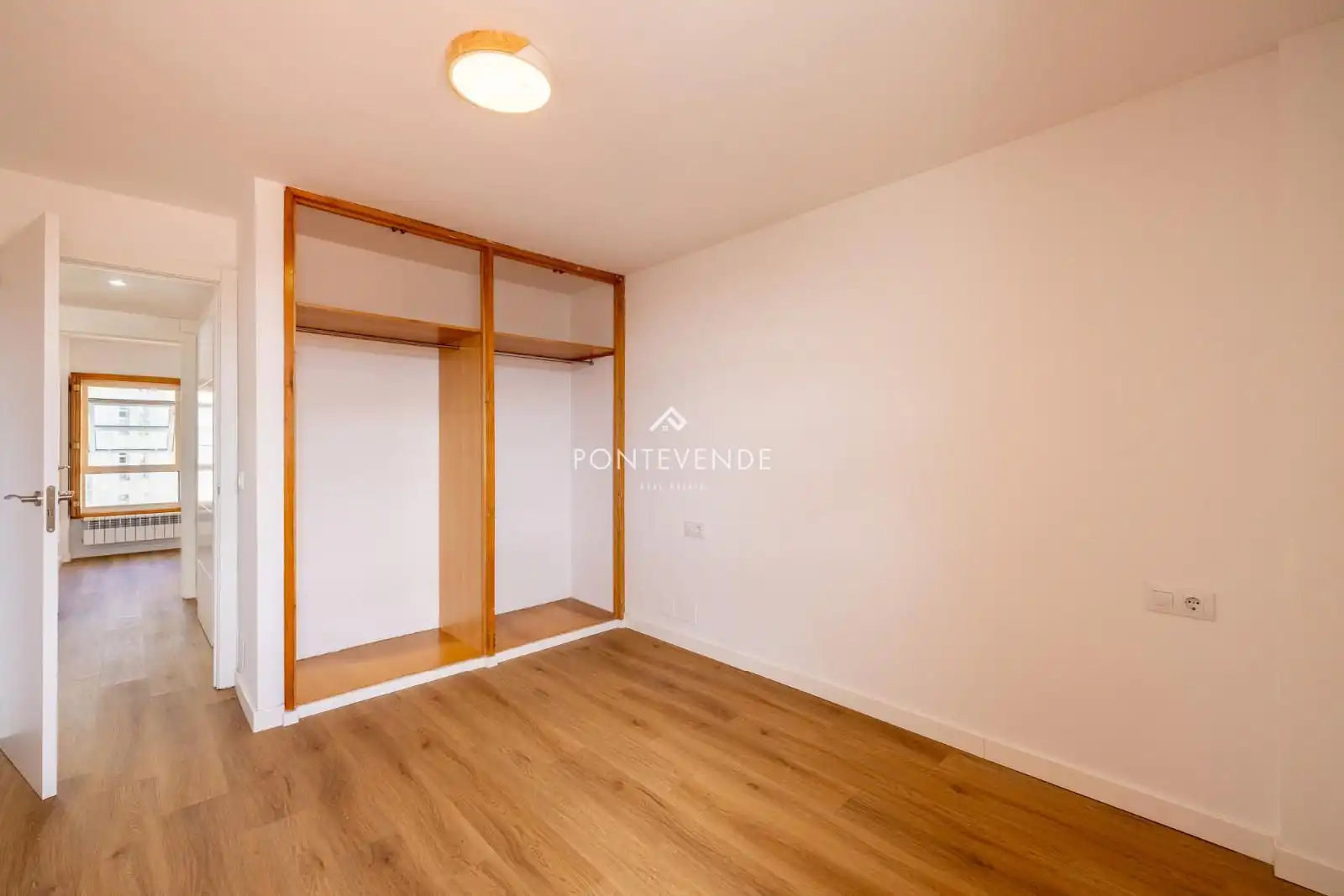 Schlafzimmer von Wohnung zum Verkauf in Vigo  mit Heizung