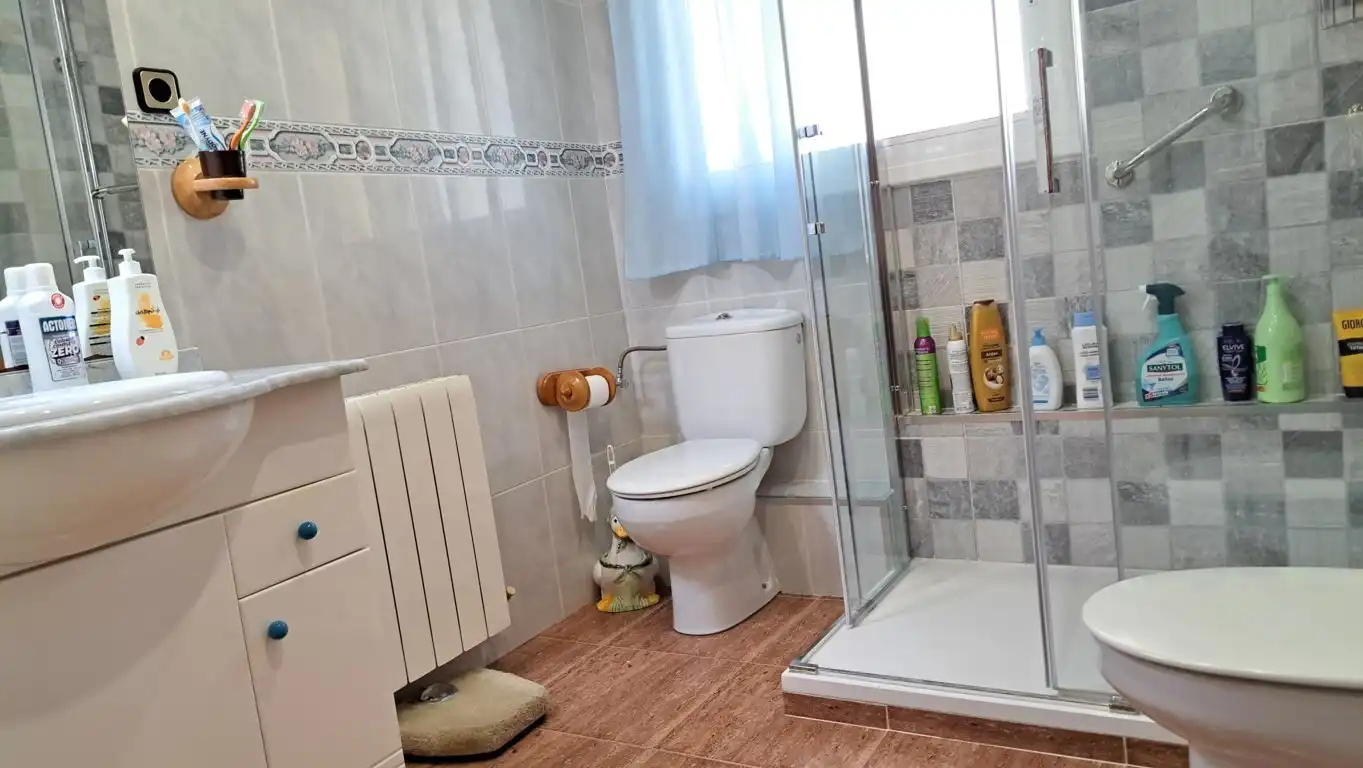 Baño de Casa o chalet en venta en Castellet i la Gornal con Aire acondicionado, Calefacción y Jardín privado
