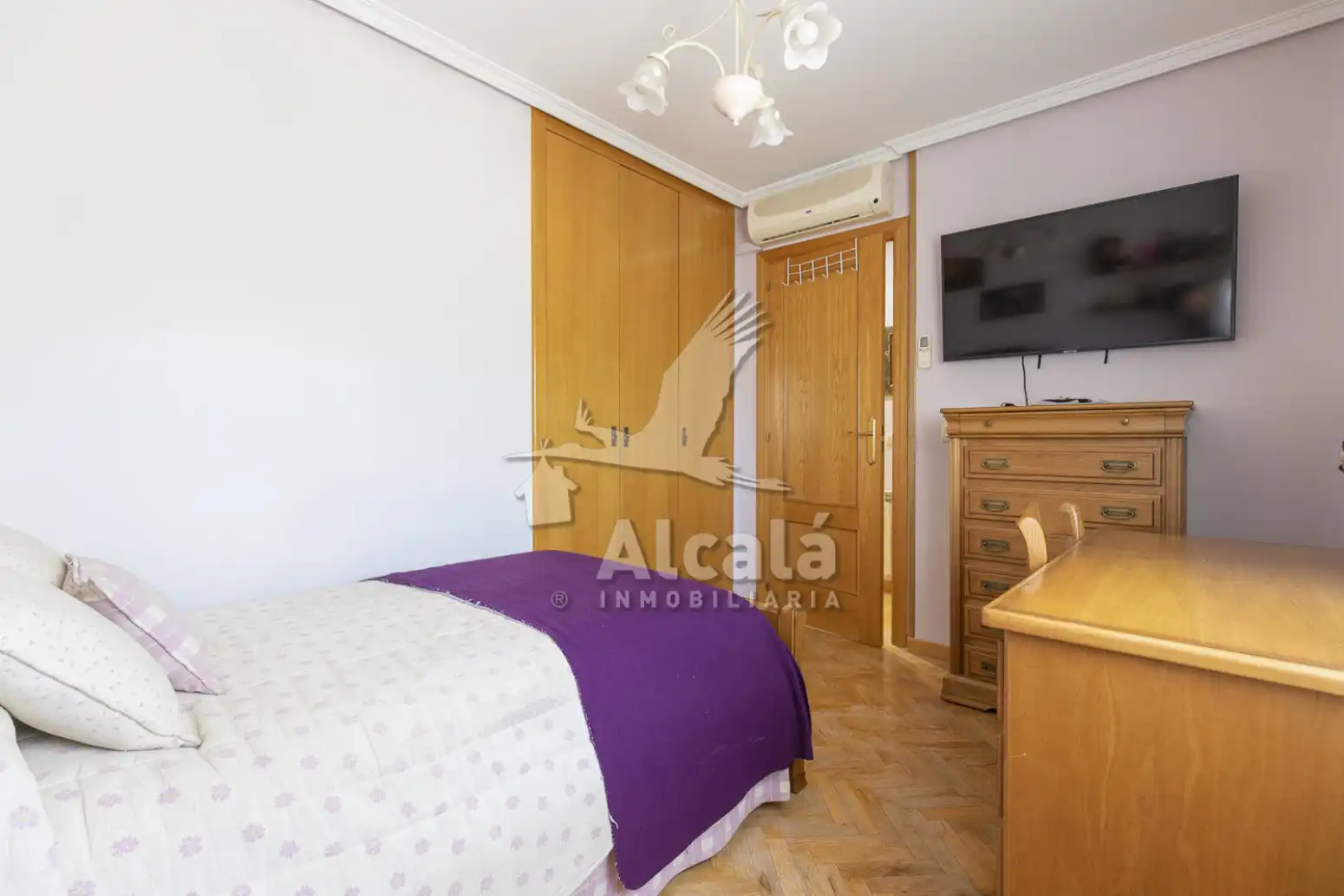 Bedroom of Houses for sale in Alcalá de Henares  with Air Conditioner, Heating and Parquet flooring