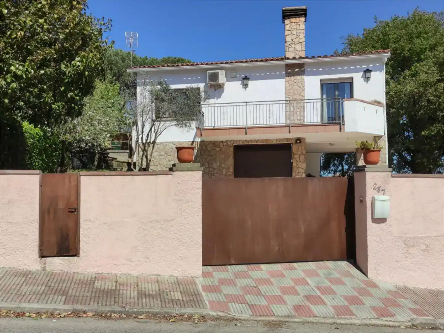 Vista exterior de Pis en venda en Riells i Viabrea amb Aire condicionat i Balcó