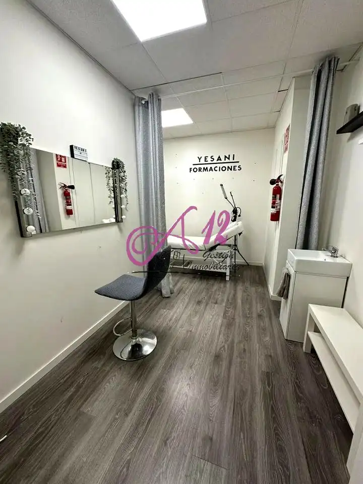 Business premises for transfer in calle de Salvador Guinot, imagen 2
