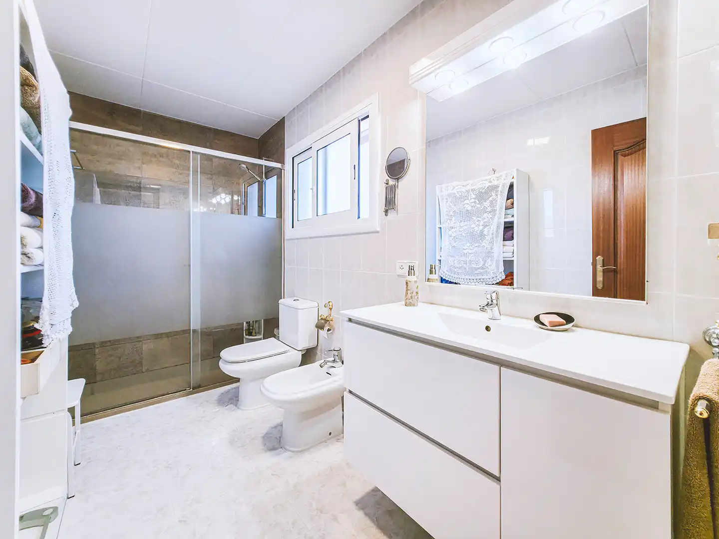 Badezimmer von Haus oder Chalet zum Verkauf in Sant Cebrià de Vallalta mit Heizung, Privatgarten und Terrasse