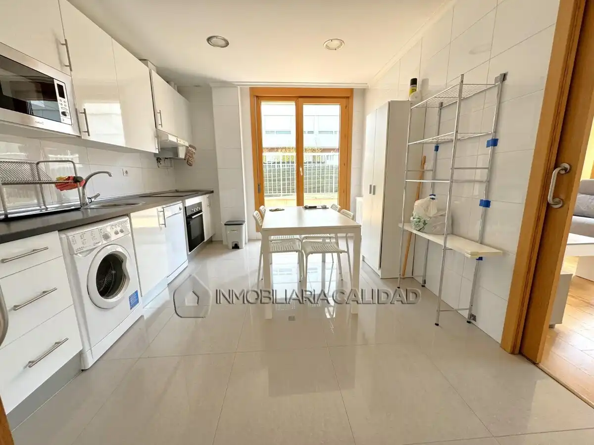 Cocina de Piso en venta en Burgos con Calefacción, Trastero y Piscina