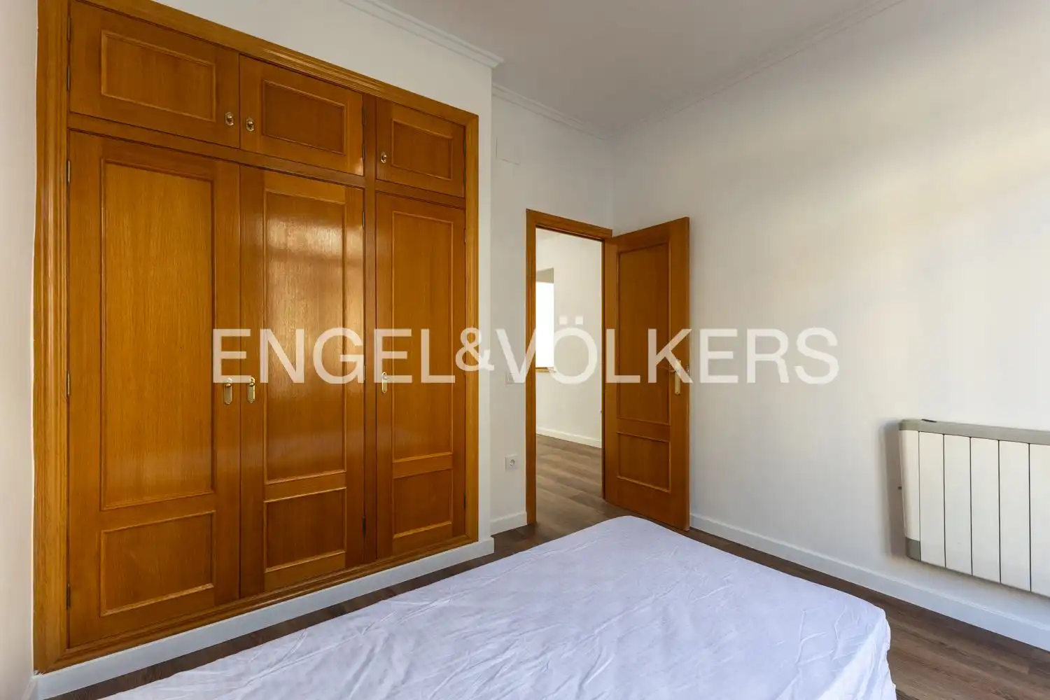 Wohnung zur Miete in Carrer del Pintor Salvador Abril, Russafa