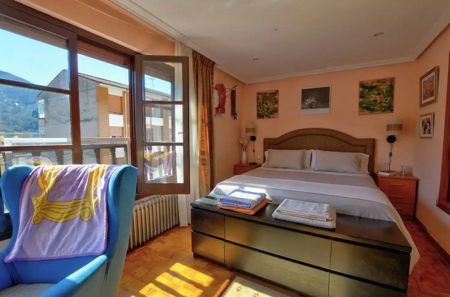 Dormitori de Casa o xalet en venda en Lena amb Calefacció, Terrassa i Traster