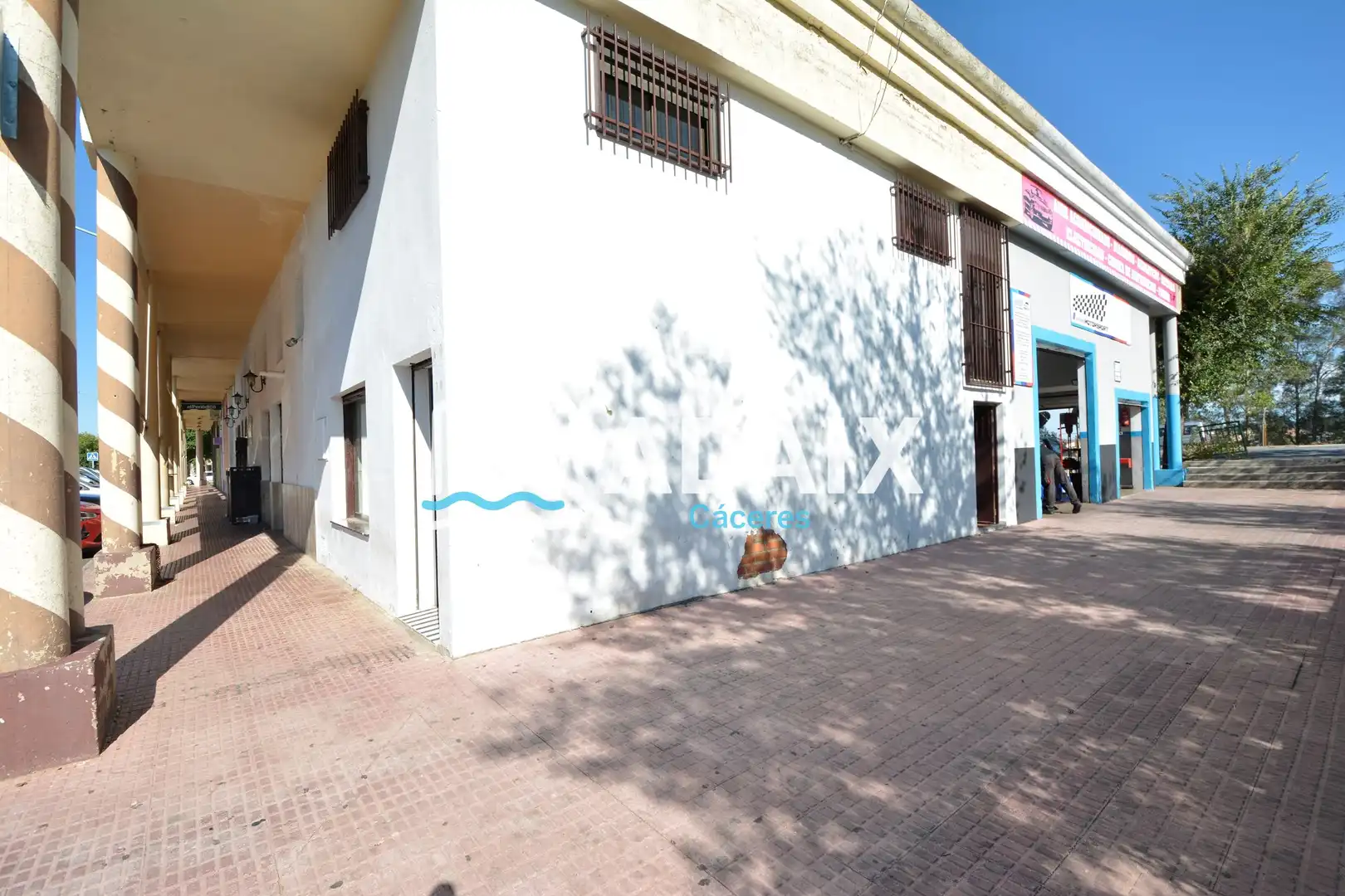 Vista exterior de Local en venda en Cáceres