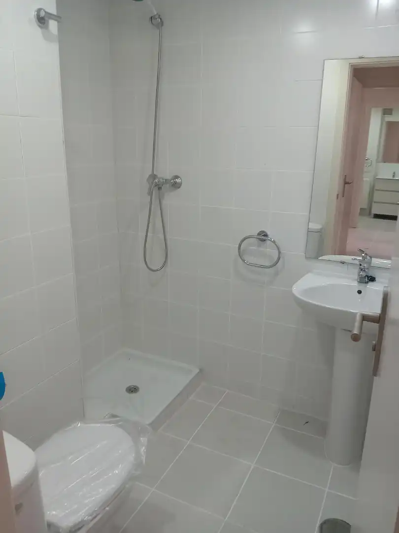 Bathroom of Flat for sale in Madrid