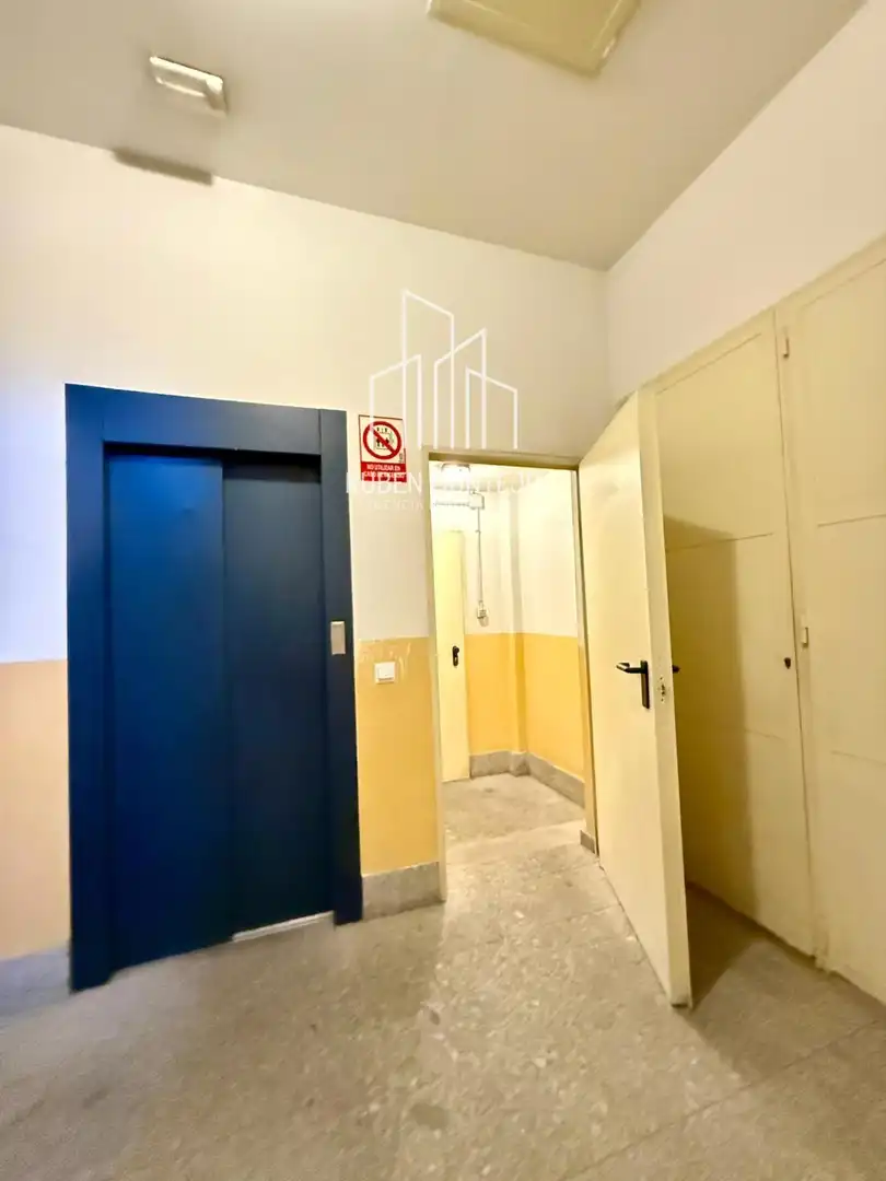 Bathroom of Garage for sale in Salamanca