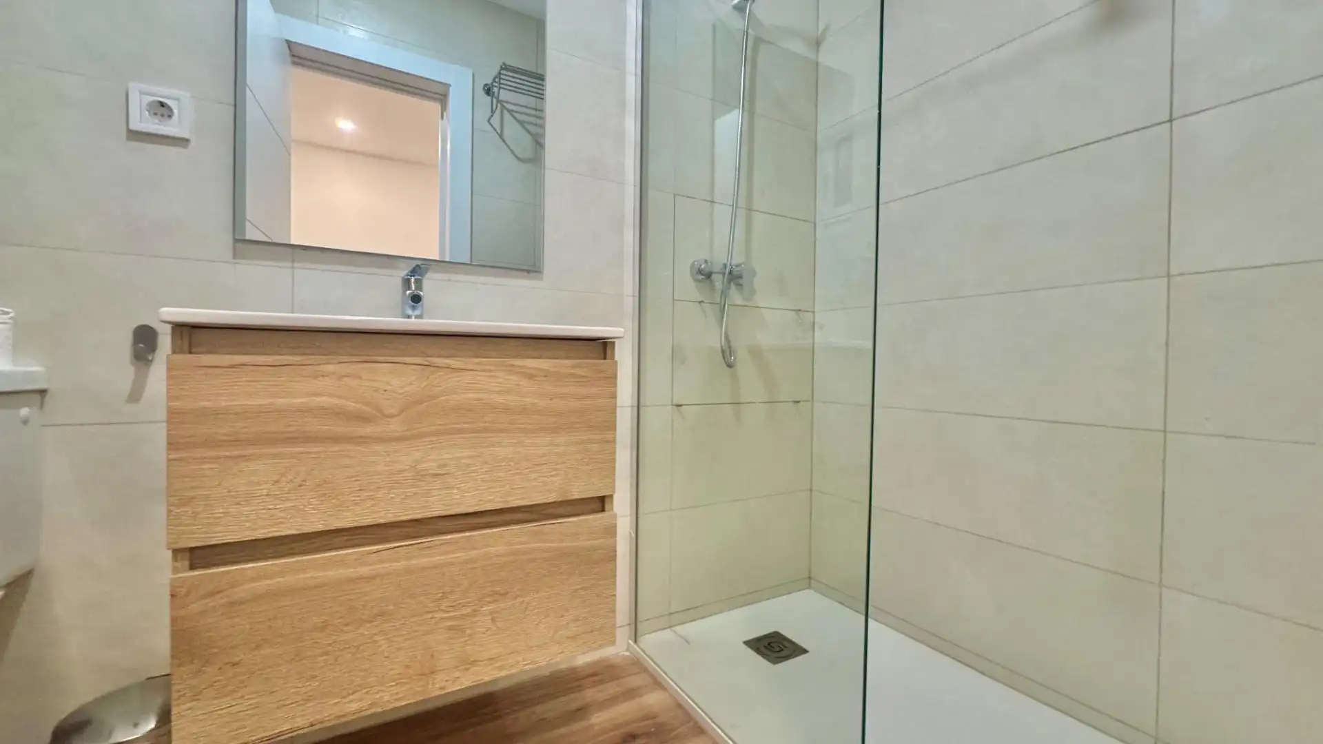 Baño de Estudio en venta en Torremolinos con Aire acondicionado y Calefacción