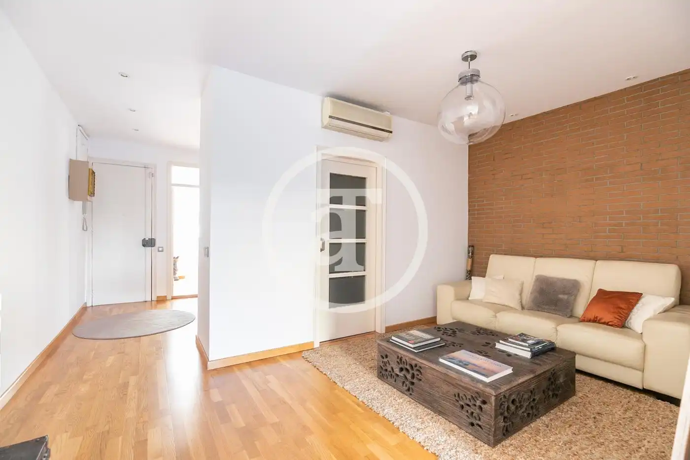 Flat for rent in Carrer Bassols, El Camp de l'Arpa del Clot