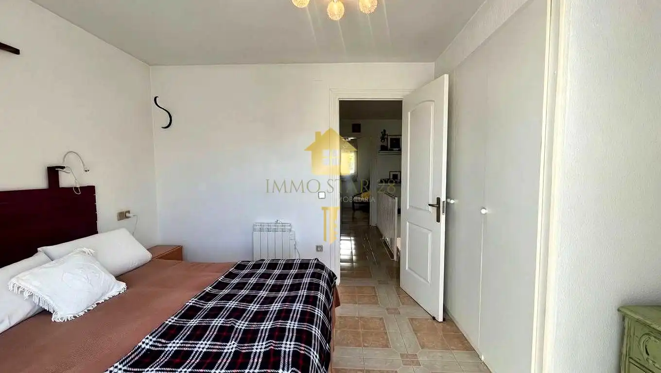 Dormitori de Casa adosada en venda en Roses amb Aire condicionat, Jardí privat i Terrassa