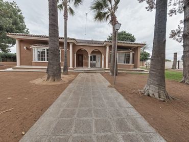 Casa amb piscina en venda a Los Franceses – La Vega