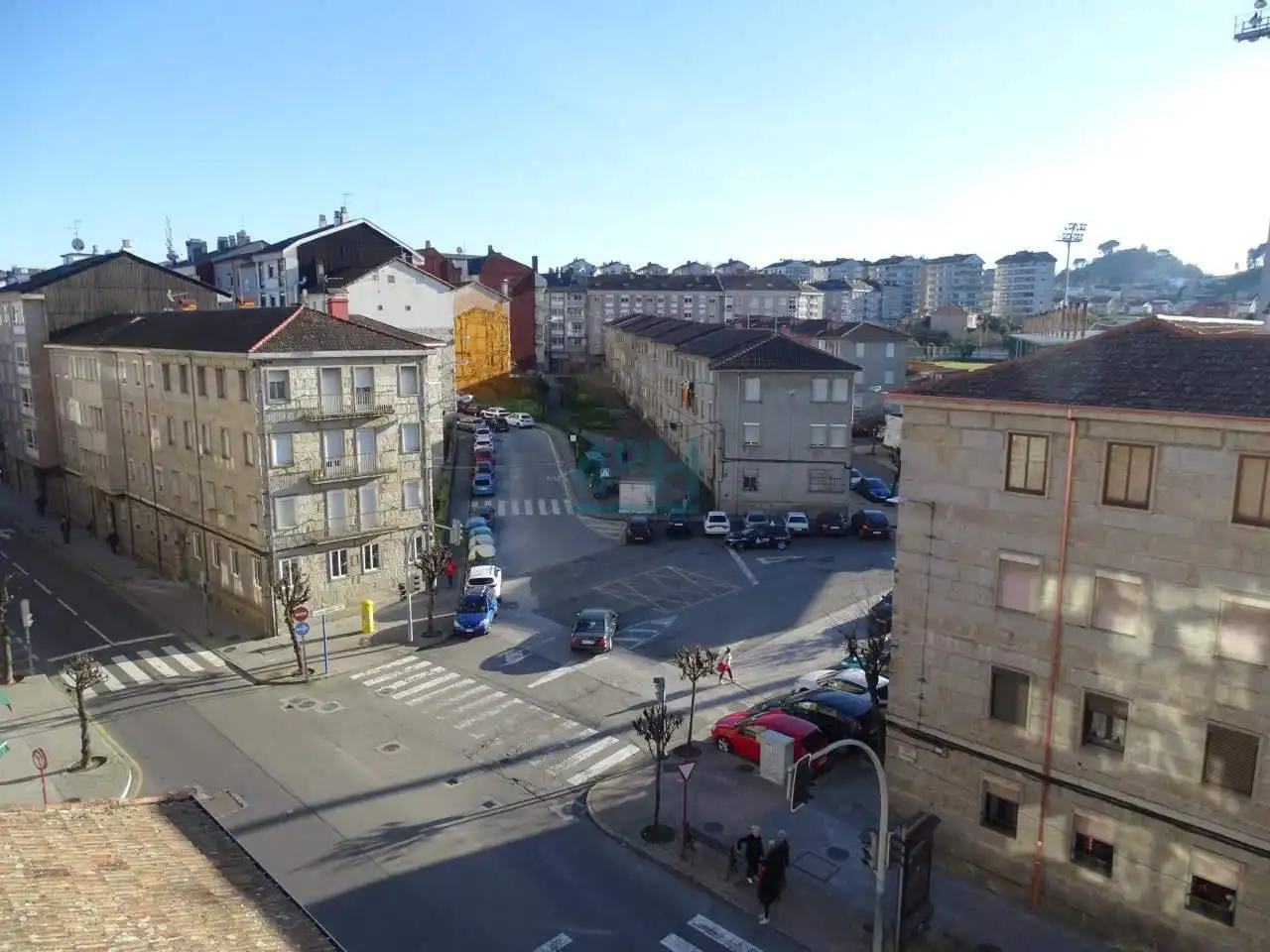 Vista exterior de Apartament en venda en Ourense Capital  amb Calefacció, Parquet i Moblat