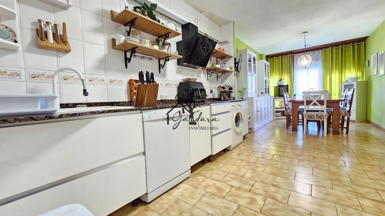 Cocina de Dúplex en venta en Ferrol con Calefacción, Parquet y Trastero