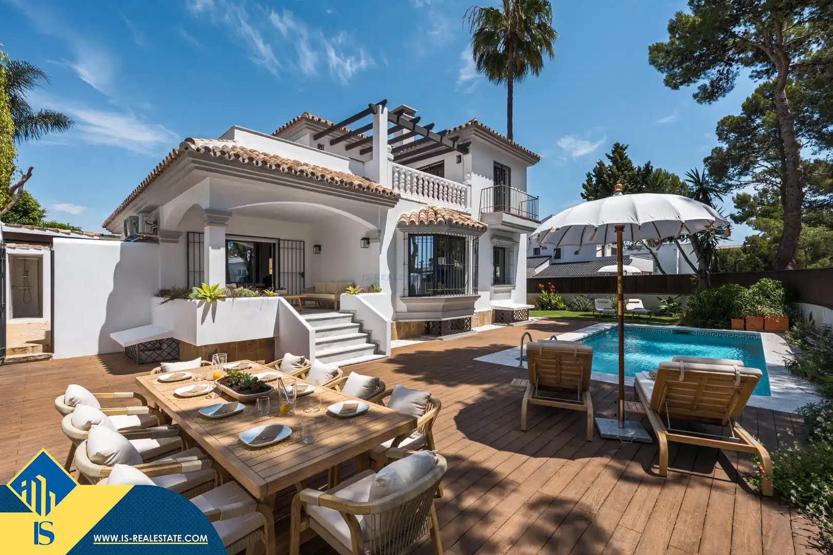 Chalet con piscina en venta en Nueva Andalucía
