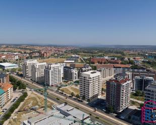 Vista exterior de Pis en venda en León Capital  amb Calefacció, Terrassa i Traster