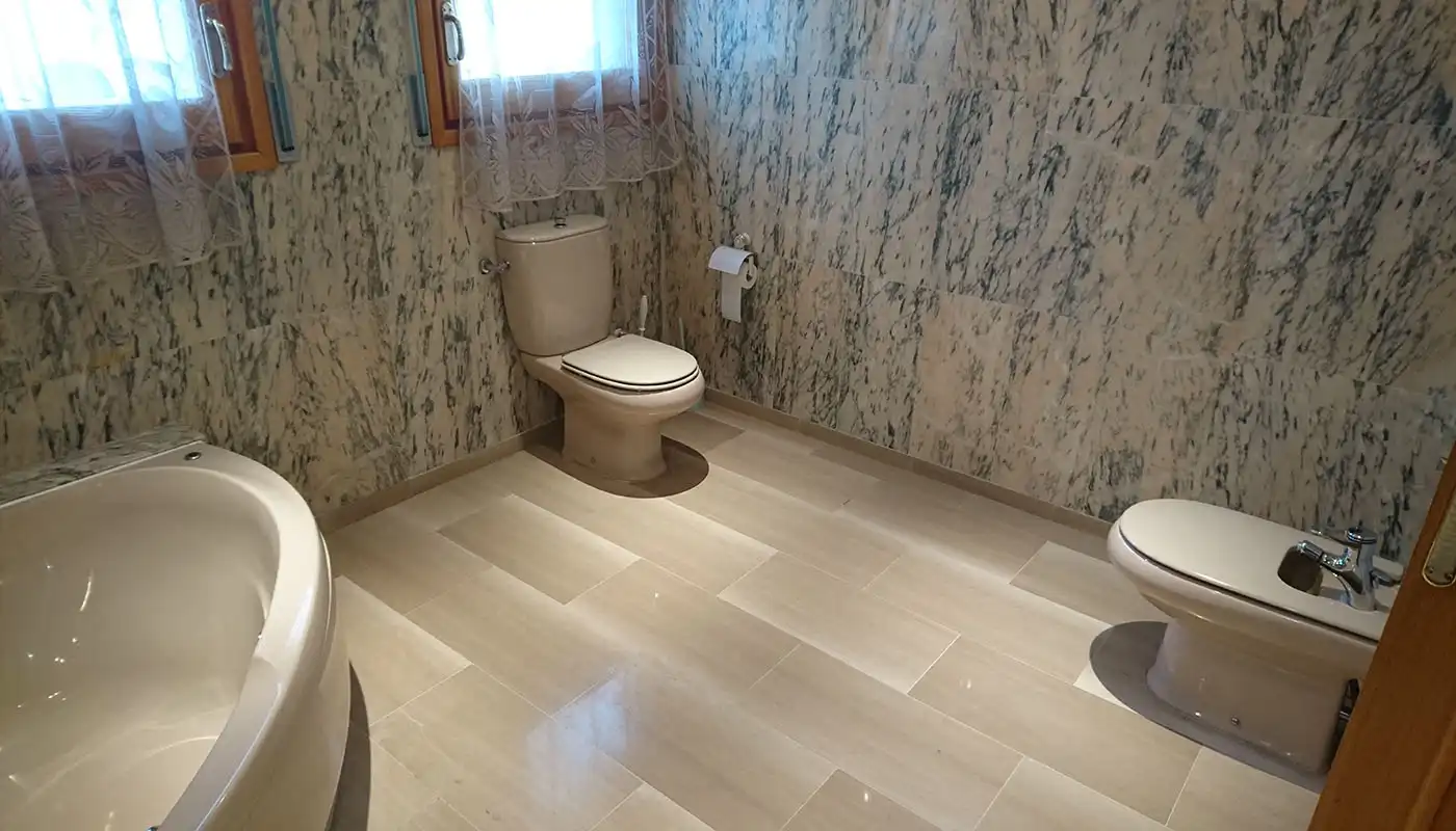 Bany de Casa o xalet en venda en Hostalric amb Aire condicionat, Calefacció i Jardí privat
