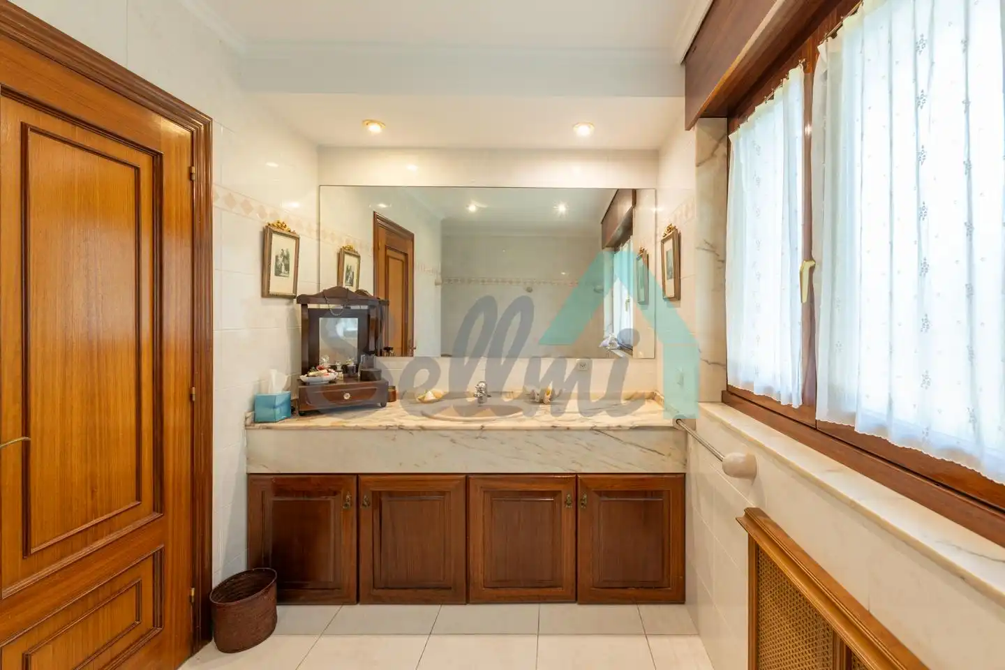 Bathroom of Detached homes for sale in Llanes  with Heating, Private garden and Parquet flooring