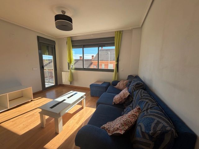 Living room of Flat to rent in Puertollano  with Air Conditioner, Heating and Furnished